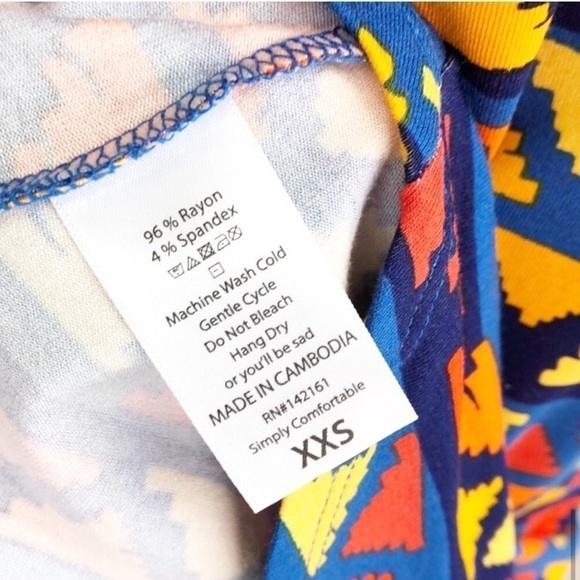 NEW LuLaRoe geometric print Irma top - Picture 6 of 7